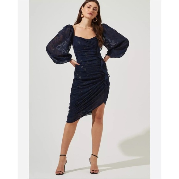 NWT ASTR The Label Athens Ruched Ruffle - Puff Sleeve Midi Dress in Navy - SMALL - Picture 1 of 6